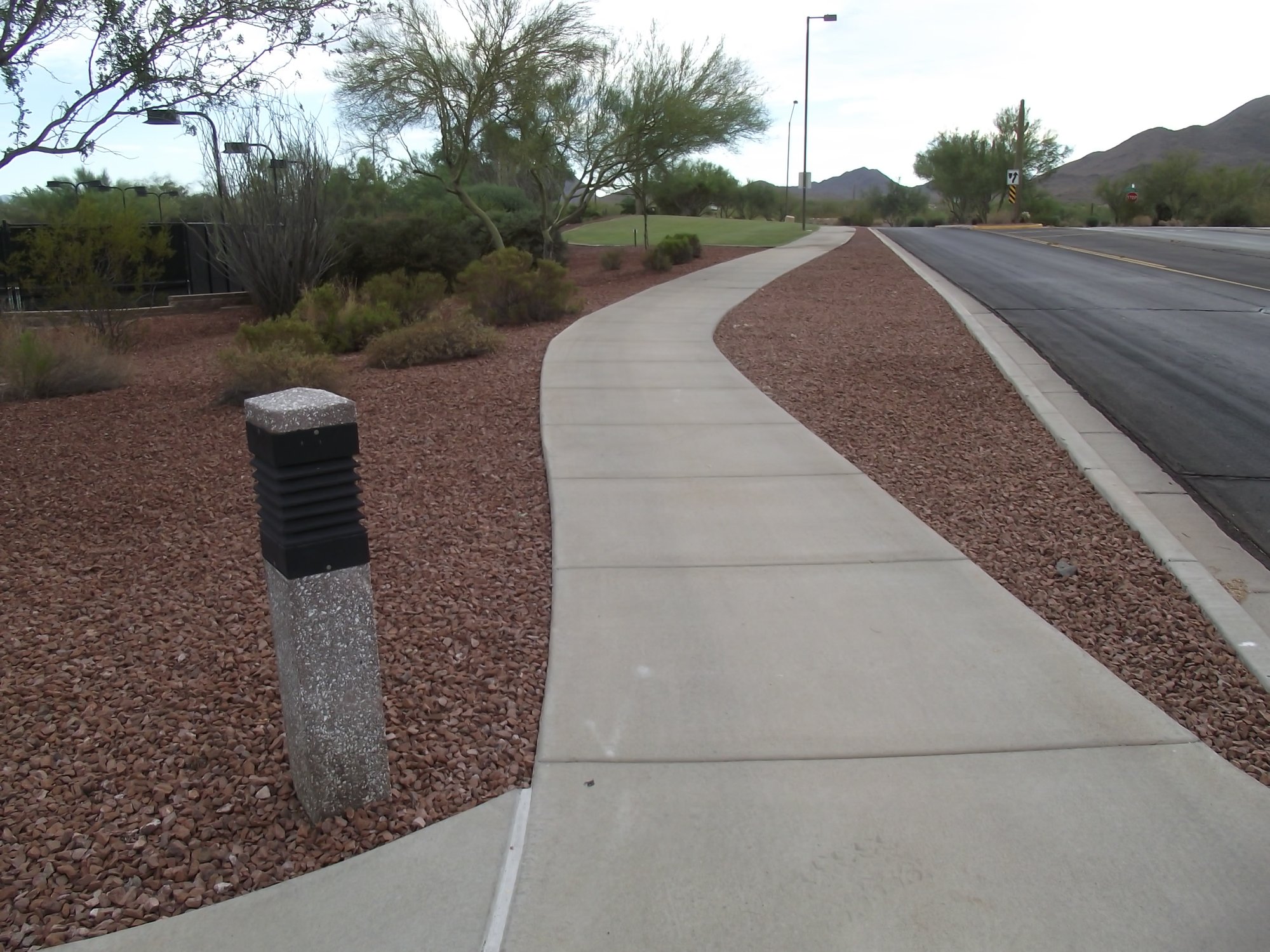 Decomposed granite bordering a curved common-area walkway in Anthem, Arizona